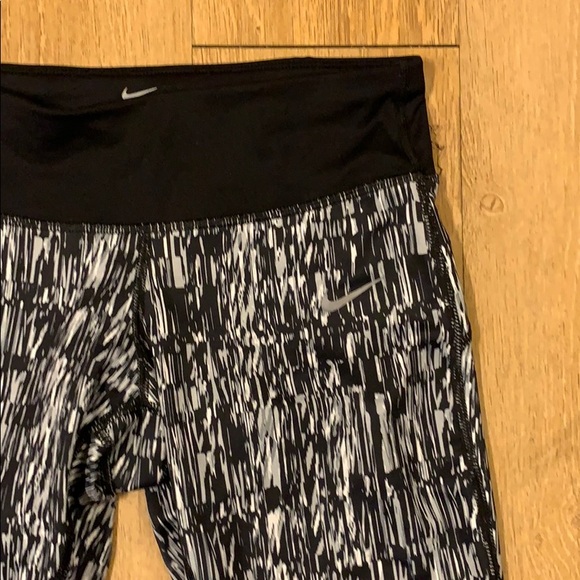 Nike Workout Crop Leggings - Picture 2 of 7